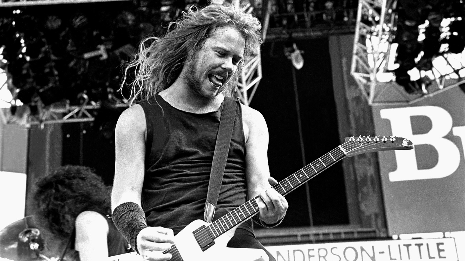 5 bandas de metal reinventaram músicas clássicas de rock para melhor