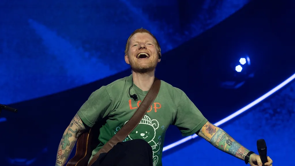 A LOOP Tour de Ed Sheeran começa quando ele sugere um hiato