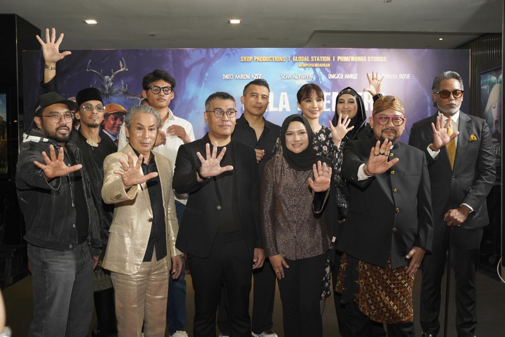 A comédia malaia '5 Bomoh' chega aos cinemas com elenco repleto de estrelas e mensagem contra a superstição (VÍDEO)