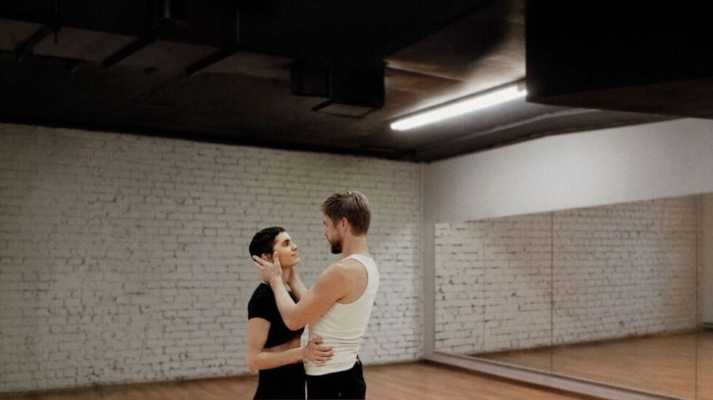 A equipe da Symphony Of Dance em Hayley Erbert e Derek Hough Tribeca Doc