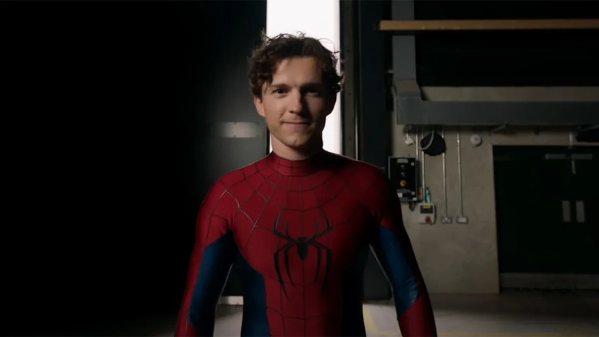 A internet não para de zoar a Marvel depois que Tom Holland compartilhou suas impressões sobre os sets de Christopher Nolan em comparação