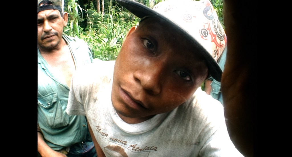 'Amazomania' questiona a ética da documentação de tribos indígenas remotas