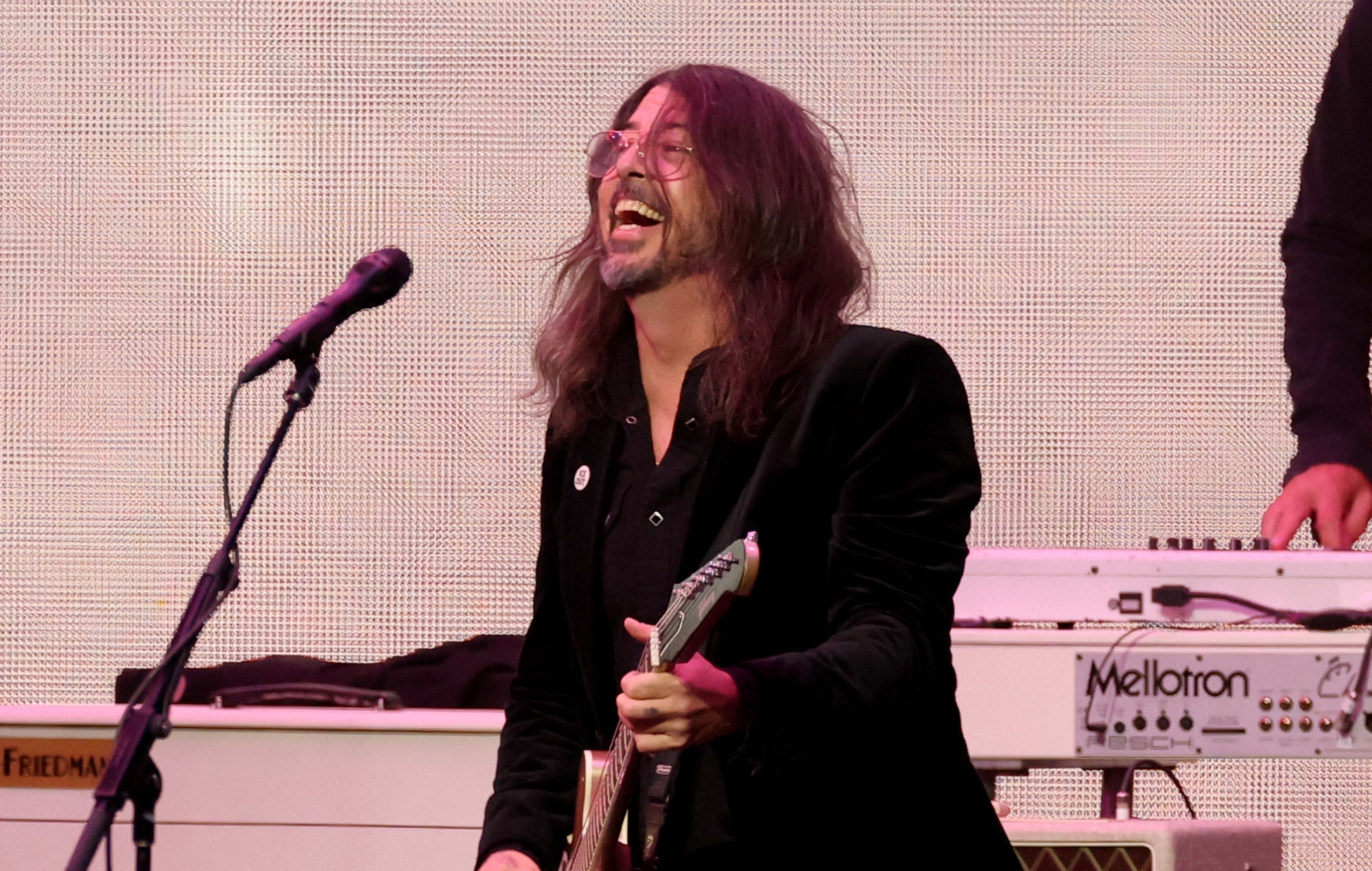 Aqui está o que o Foo Fighters tocou no início da turnê europeia de 2026 – trazendo de volta ‘Marigold’ e trocando de instrumentos