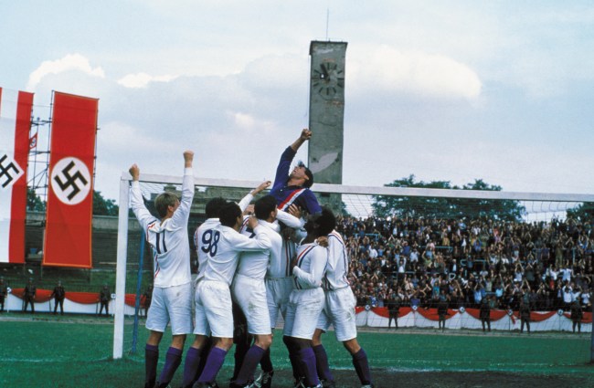 Assista 'Victory', filme de futebol de culto nazista de John Huston, durante a Copa do Mundo