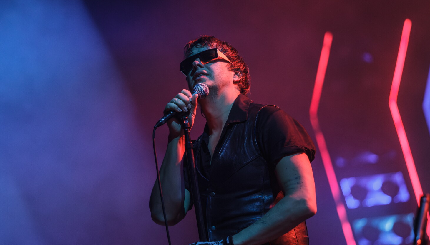 Crítica: The Strokes em excelente forma enquanto os roqueiros trazem a turnê 'Reality Awaits' para o United Center