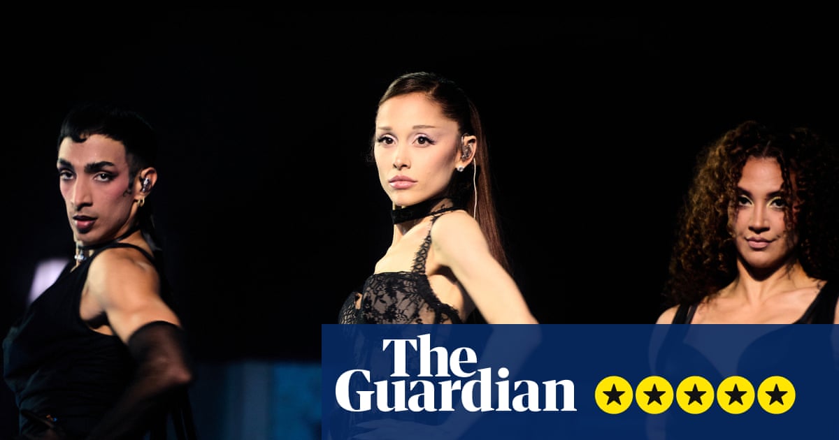 Crítica de Ariana Grande – sucessos brilhantes e vocais poderosos em um retorno impressionante ao palco | Ariana Grande