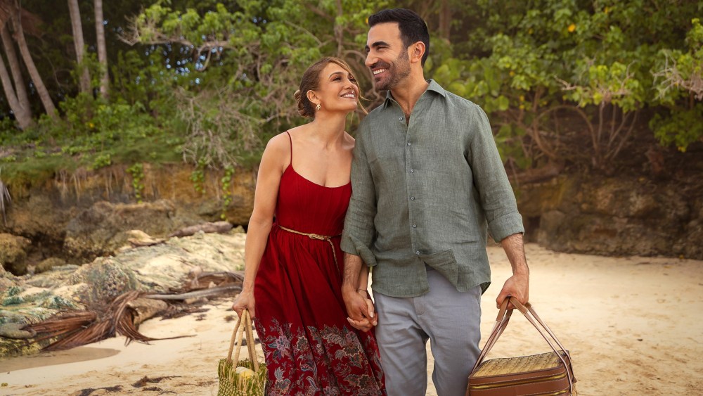 Crítica de 'Office Romance': um feliz retorno da Romcom para Jennifer Lopez