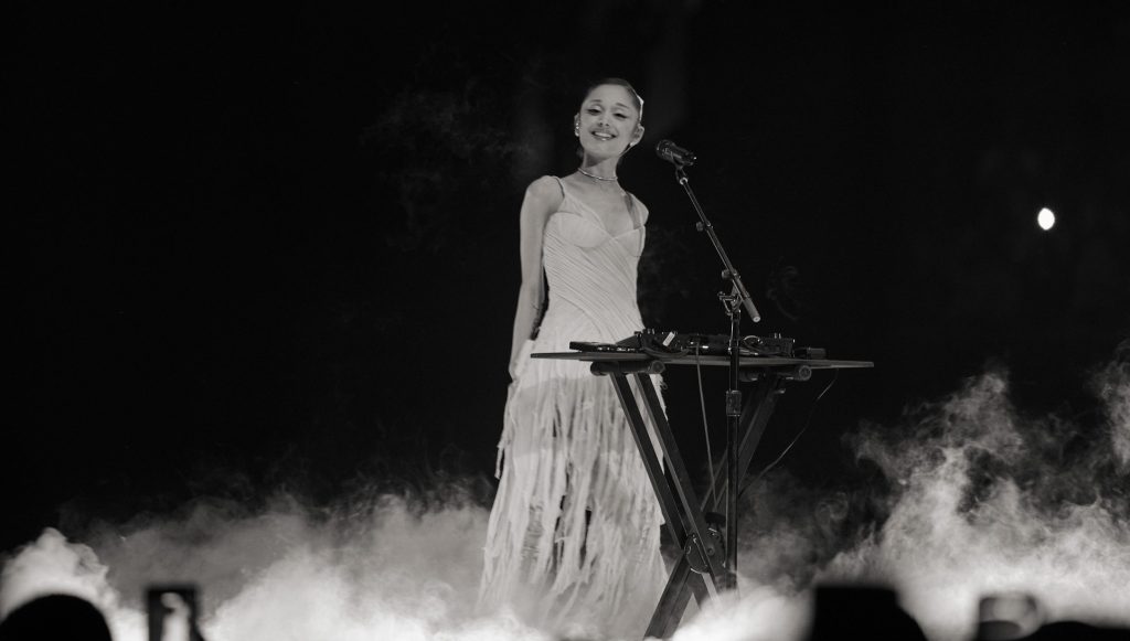 Crítica do concerto de Ariana Grande 'Eternal Sunshine Tour': Los Angeles