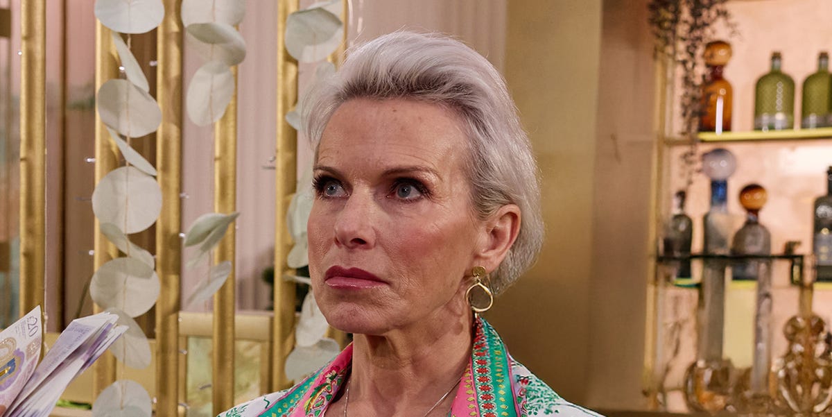 Debbie, de Coronation Street, ficou enojada com um grande suspense sobre armas