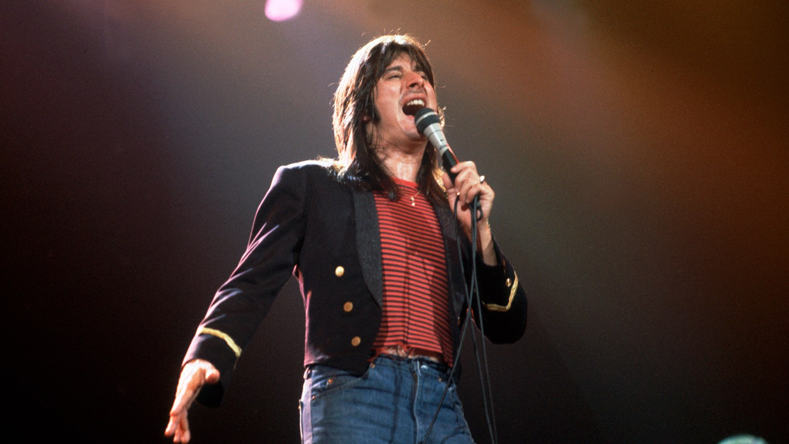 'Don't Stop Believin'': veja cada cantor do Journey apresentando o sucesso da banda