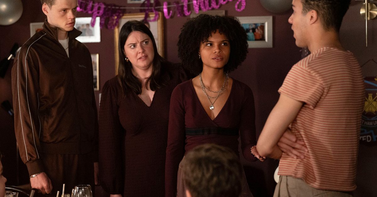 EastEnders vai ao ar o desgosto do triângulo amoroso de Oscar Branning e o drama de Jordan