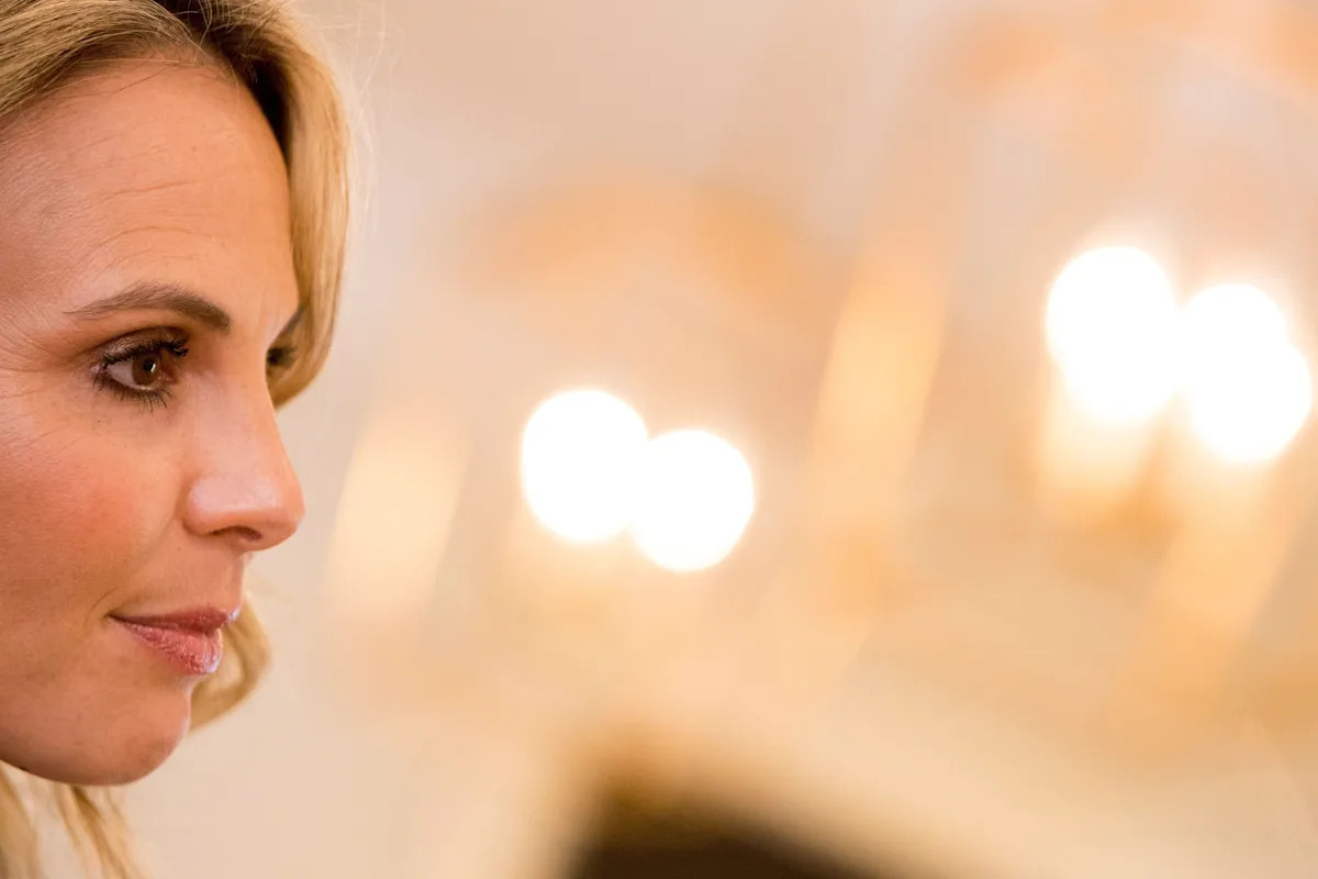 Elisabeth Hasselbeck retorna à TV. É aqui que ela é a convidada