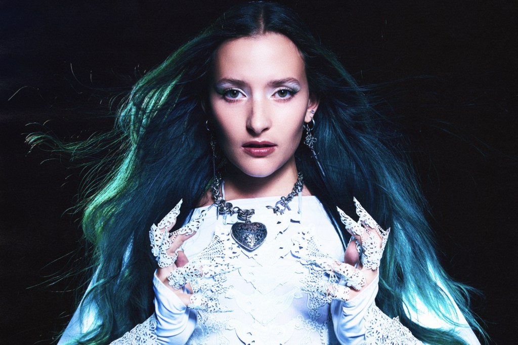 Entrevista Au/Ra: Novo álbum ‘Heartcore’, Touring & Anime Fandom