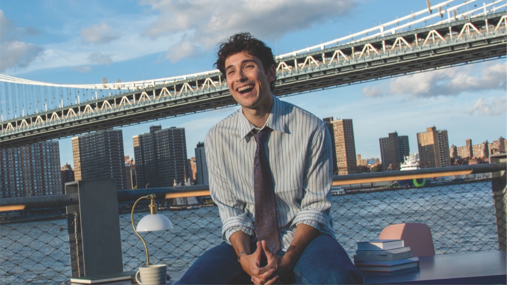 Entrevista com Julian Shapiro-Barnum: Outside Tonight no YouTube