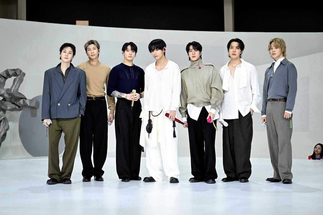 Fãs do BTS enviam uma música que só se tornou amplamente disponível horas atrás para o primeiro lugar