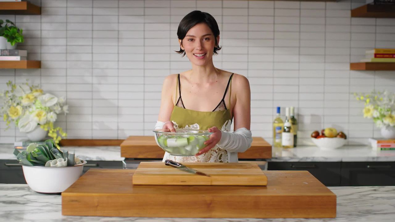 Gracie Abrams mistura Gin Martinis “Extra-Dirty” – e conta a história por trás de seu novo álbum