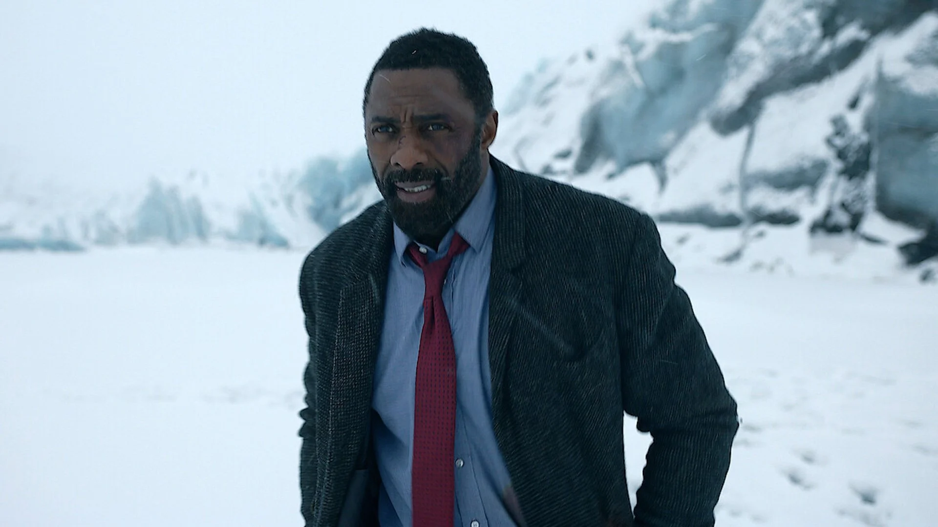 Idris Elba aborda rumores de James Bond e explica por que 007 não deveria ser “acordado” – GeekTyrant