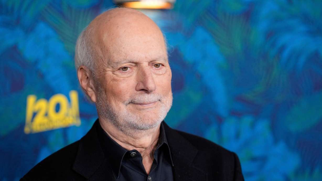 James Burrows, diretor de comédias clássicas de TV, incluindo 'Cheers' e 'Friends', morre aos 85 anos