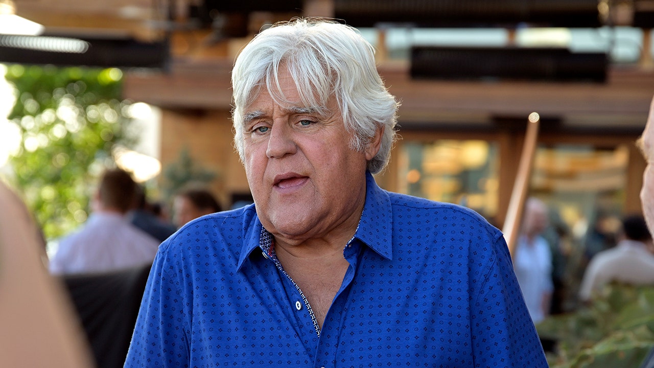 Jay Leno diz que Joe Rogan é 'o novo Johnny Carson' da TV noturna