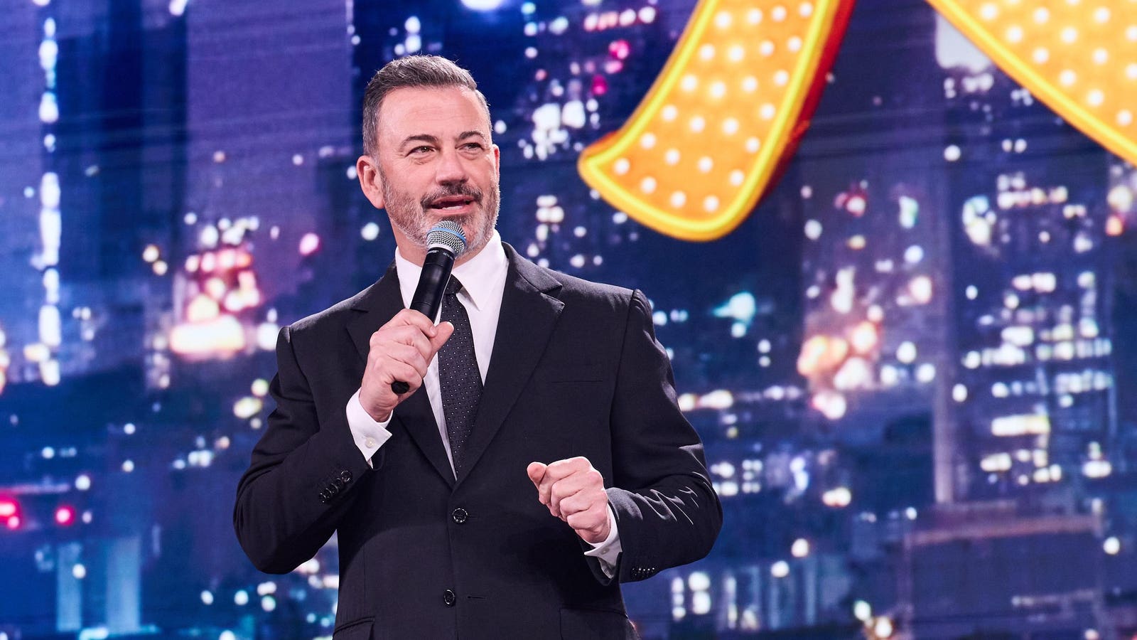 Jimmy Kimmel afirma que o programa é lucrativo - e acusa a CBS de mentir sobre Colbert