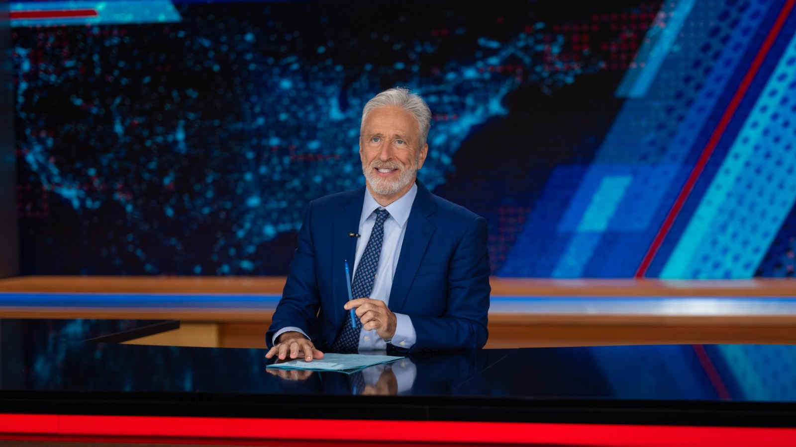 Jon Stewart chama o evento de Trump na Casa Branca do UFC de 'zombaria horrível'