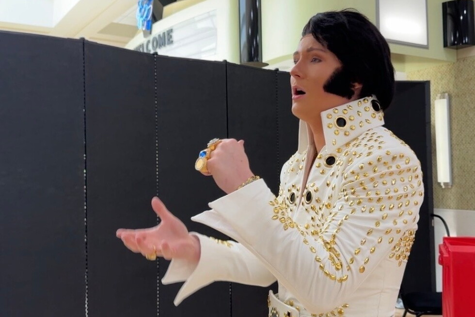 Jovens fãs de Elvis mantêm vivo seu legado no Tupelo Elvis Festival