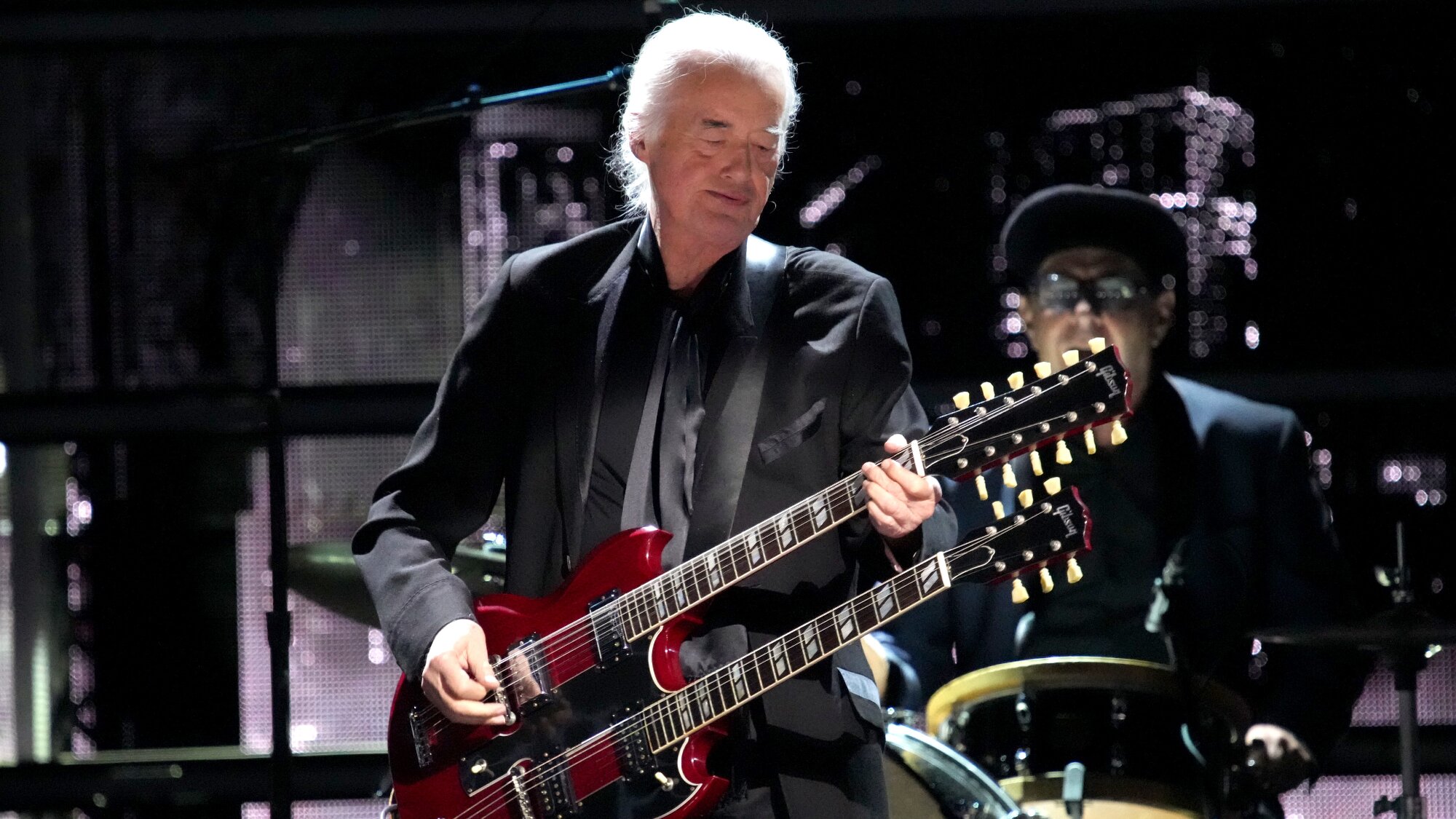 Neste dia de 2016, Jimmy Page defendeu o riff mais icônico do Led Zeppelin durante um processo de direitos autorais que durou anos