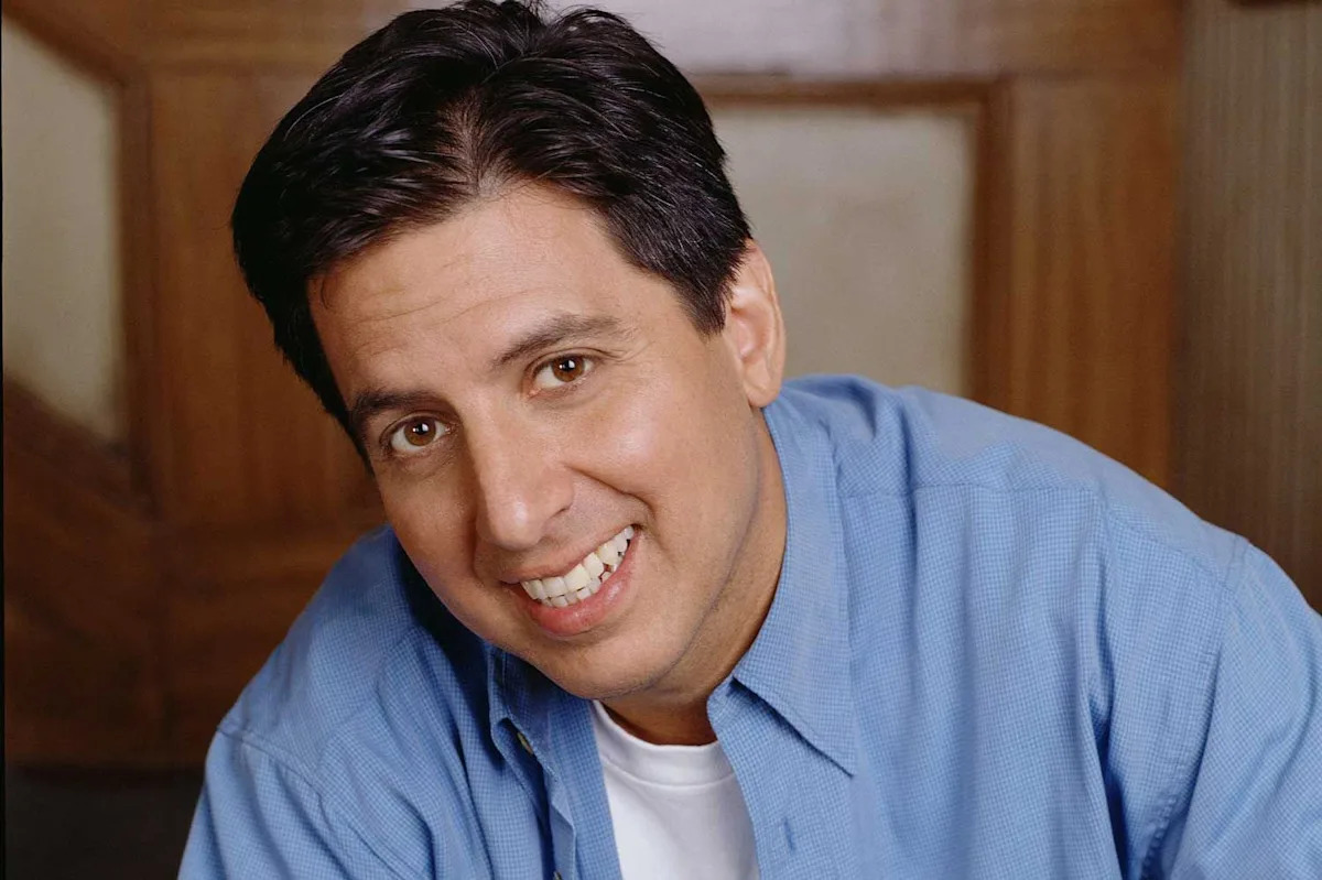 Ray Romano diz que o primeiro dia do set de “Everybody Loves Raymond” foi ‘aterrorizante’, já que ele acabara de ser ‘demitido’ de outro projeto