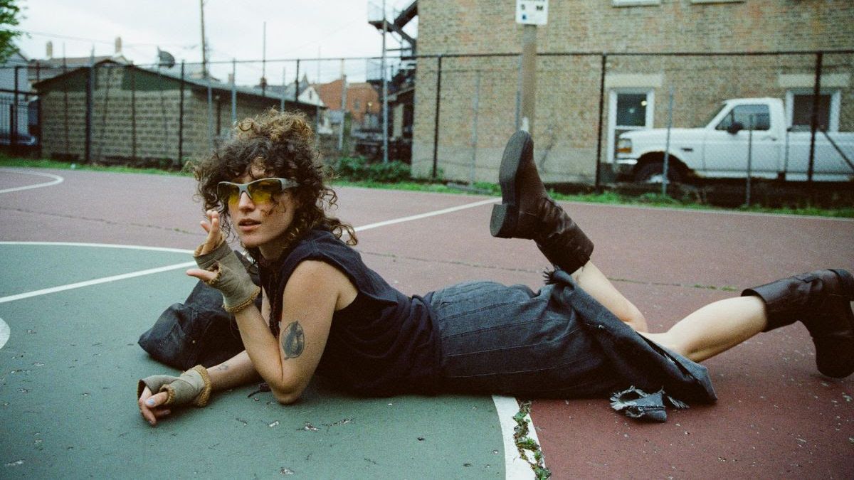 Squirrel Flower anuncia novo álbum Say a Prayer to the Gods of Getting Going