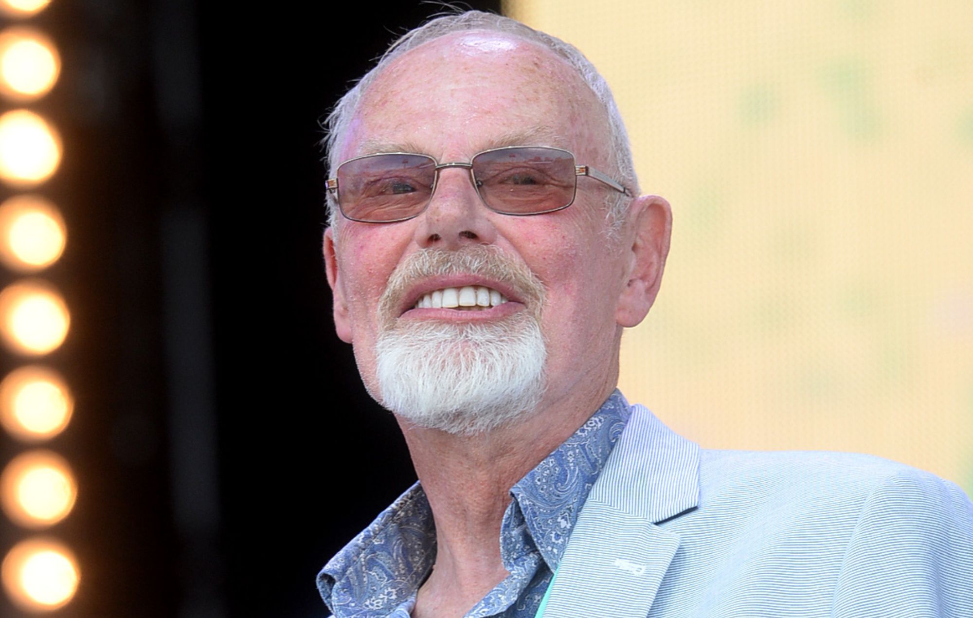 'Sussurrando' Bob Harris para deixar o cargo da BBC Radio 2 após 56 anos devido a "problemas de saúde": "Esta foi uma das decisões mais difíceis da minha vida"