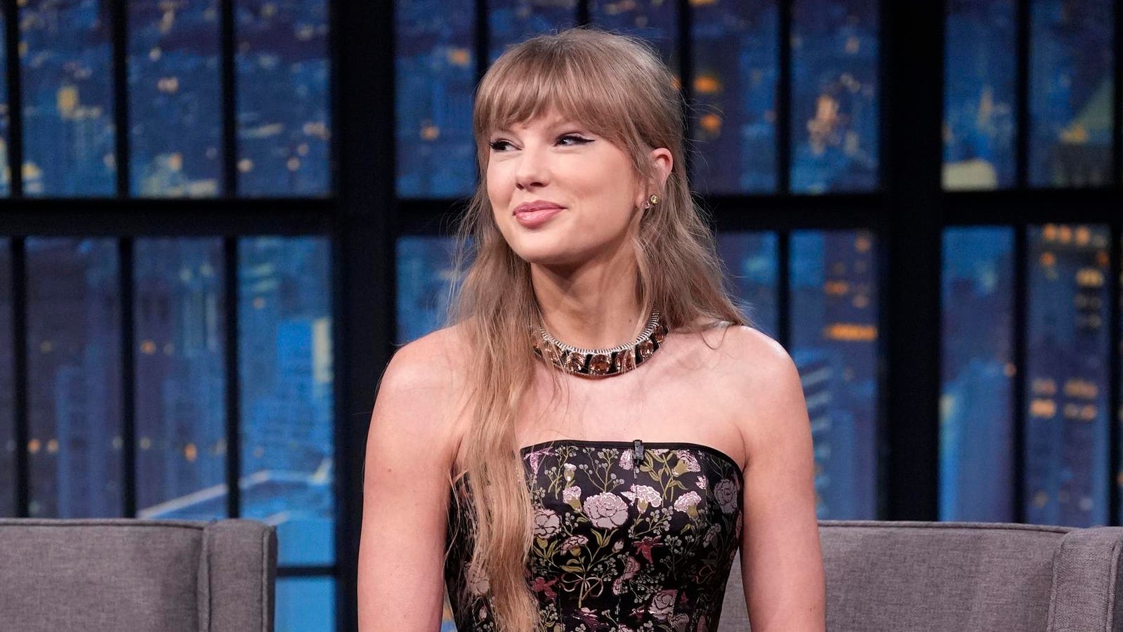Taylor Swift junta-se à realeza country como seu último single de estreia
