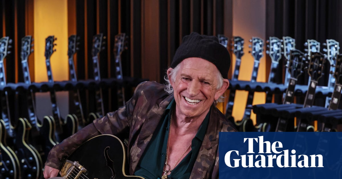 ‘Eu ouviria meu corpo antes que ele gritasse por socorro’: Keith Richards sobre a vida como um bisavô de 82 anos – e lutando com Mick Jagger | Keith Richards